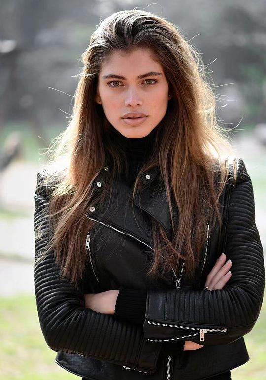 瓦伦蒂娜·桑帕约 Valentina Sampaio