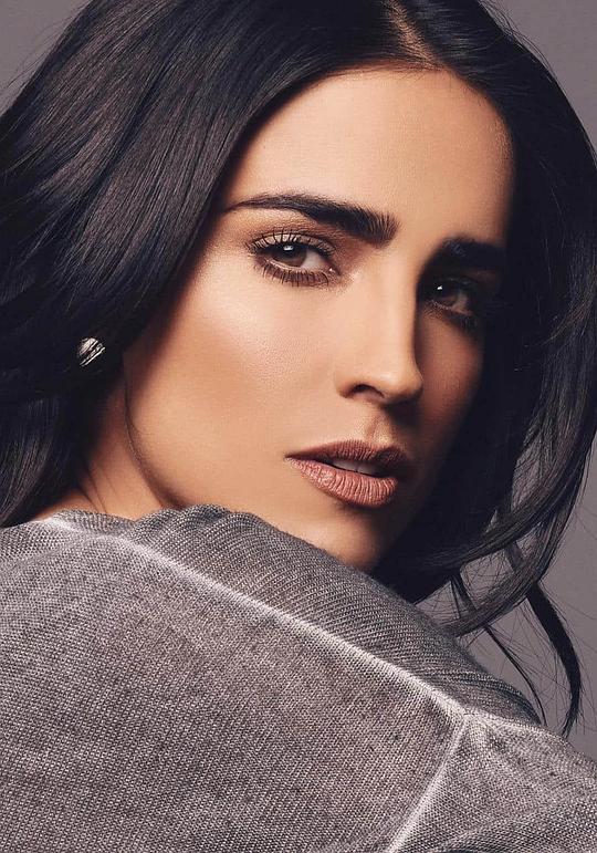 芭芭拉·德·雷吉尔 Bárbara de Regil