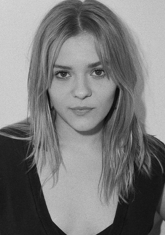 梅西·斯黛拉 Maisy Stella