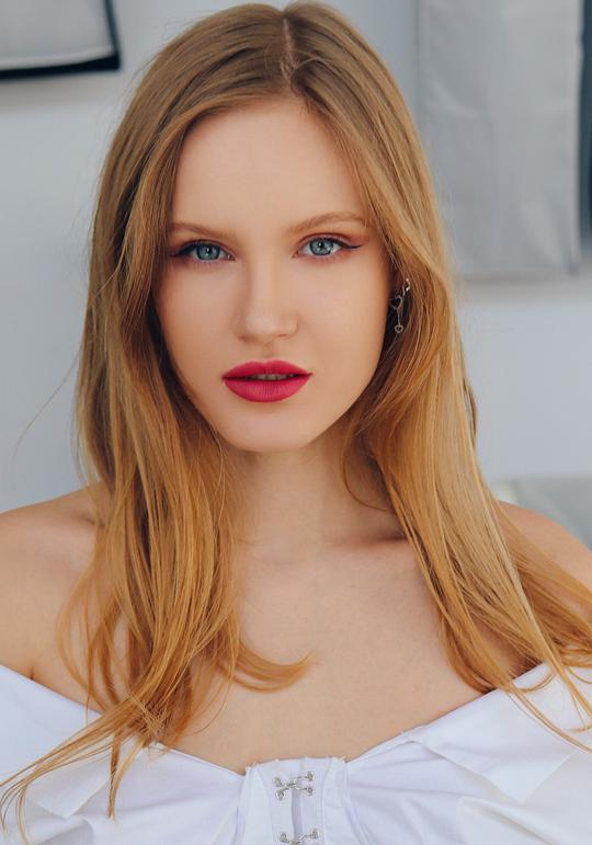 波莉娜·普什卡列娃 Polina Pushkareva