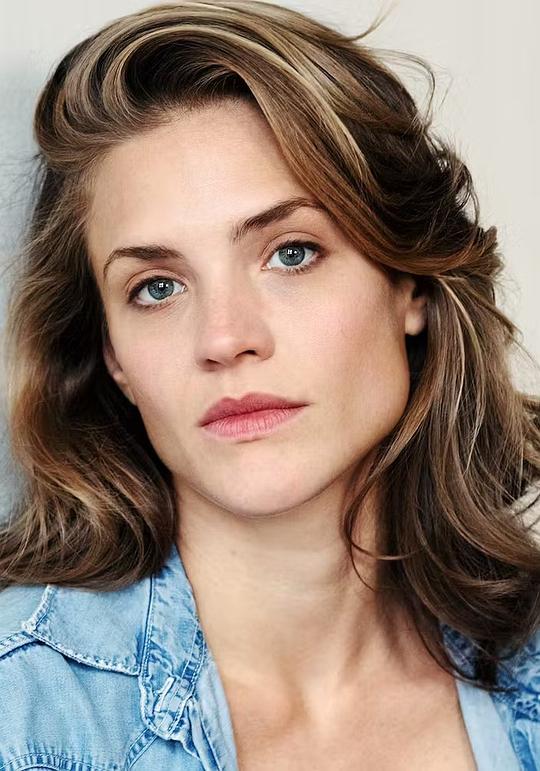 米里亚姆·菲森格格 Miriam Fussenegger