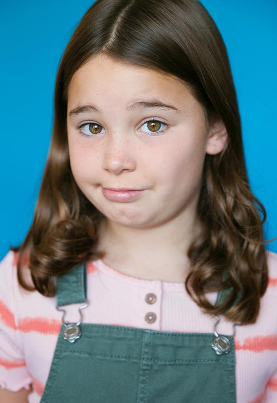 玛姬·洛 Maggie Lowe