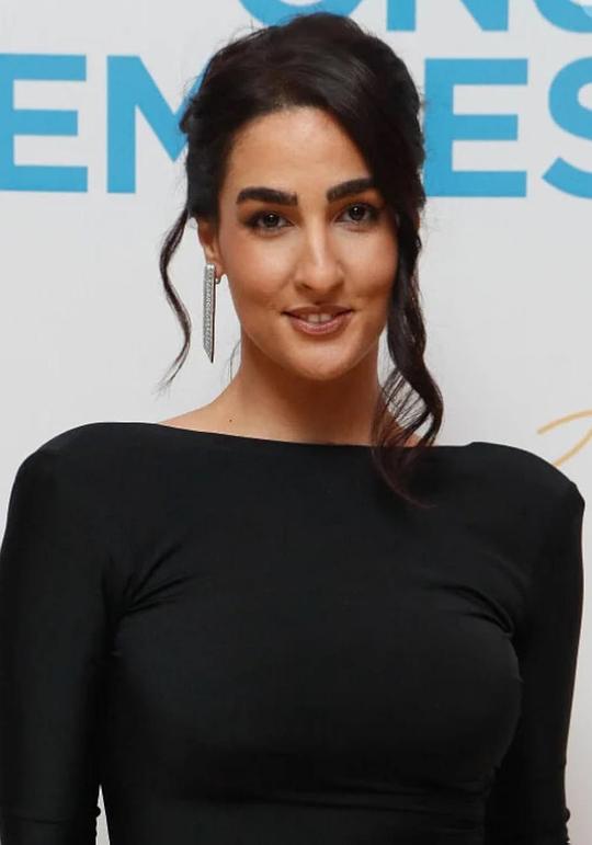 内斯琳·斯拉维 Nesrine Slaoui