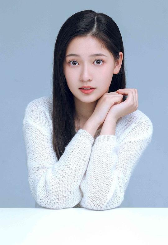 付馨月 Xinyue Fu