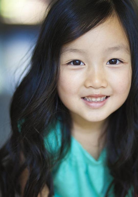 曾晶莹 Malea Emma Tjandrawidjaja