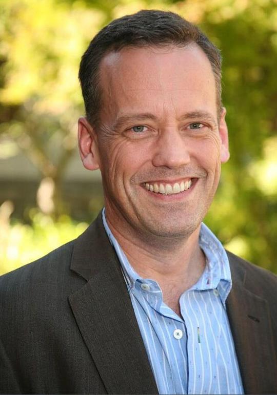 迪·布莱德利·贝克 Dee Bradley Baker