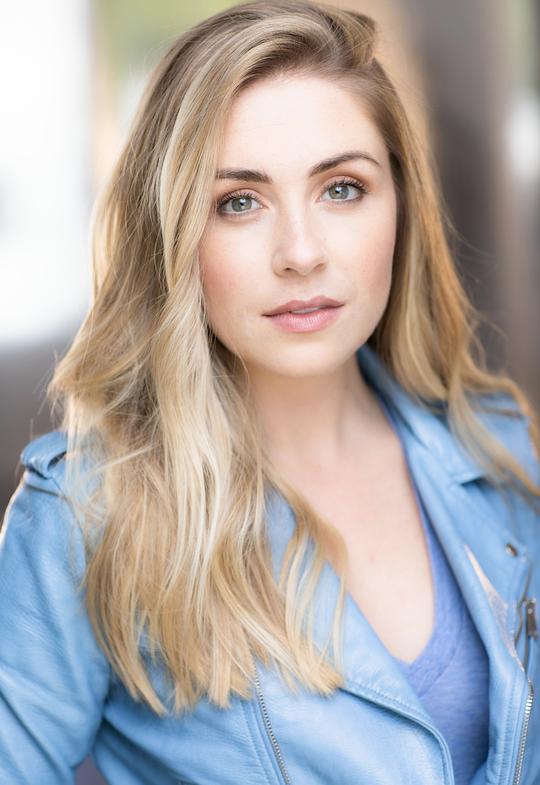朱莉娅·丹尼斯 Julia Dennis