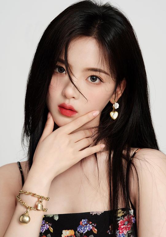 杨超越 Chaoyue Yang