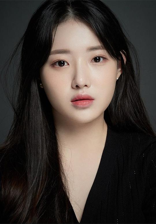 闵彩恩 Min Chae-Eun