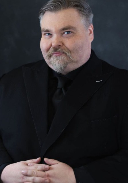 艾丹 T.K. 贝克 Aidan T.K. Baker