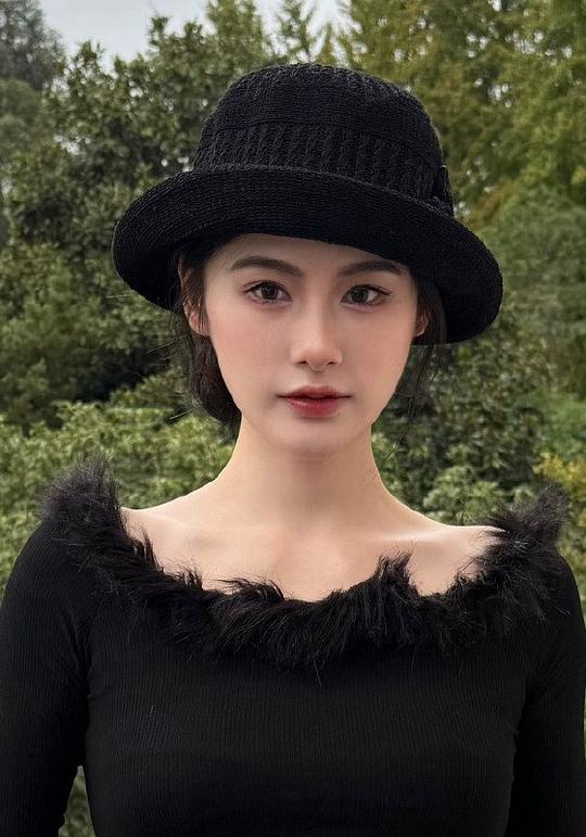 芝月 Zhi Yue