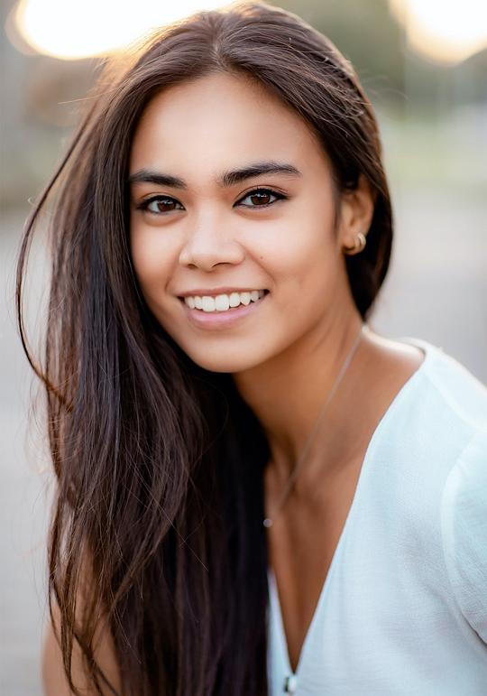莎丽·阿兰布洛 Sari Arambulo