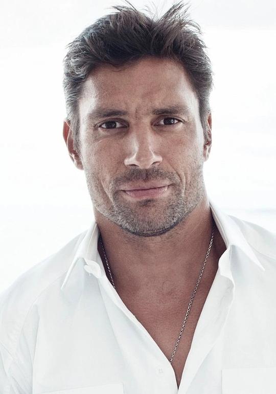 马努·贝内特 Manu Bennett