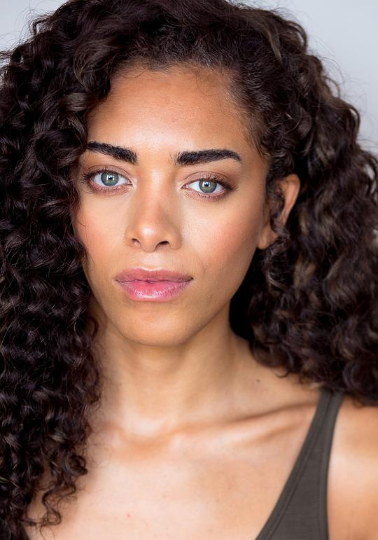 基艾拉·巴恩斯 Kiara Barnes