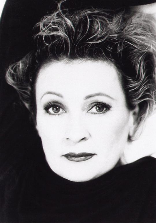 英格丽·卡文 Ingrid Caven