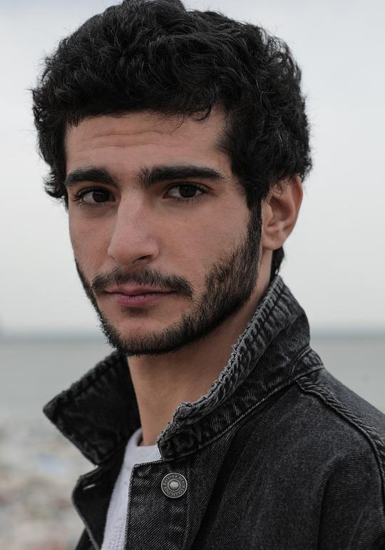 罗格尔·阿扎 Roger Azar