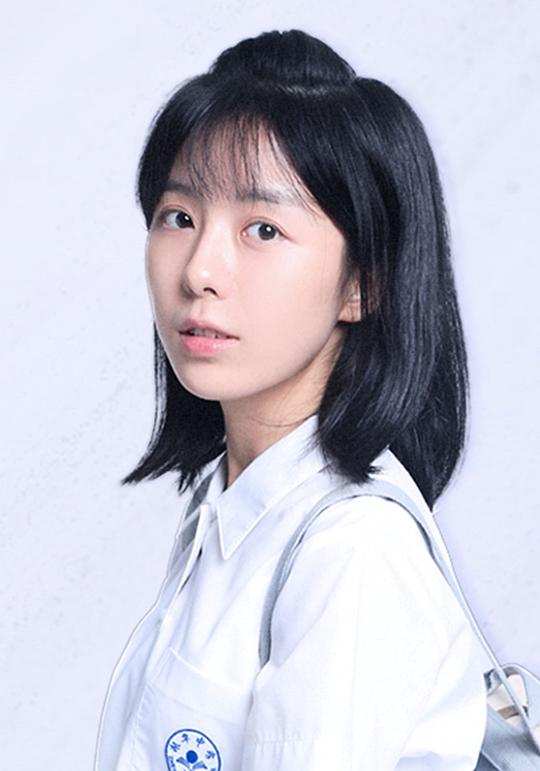 王初伊 Lingyu Wang