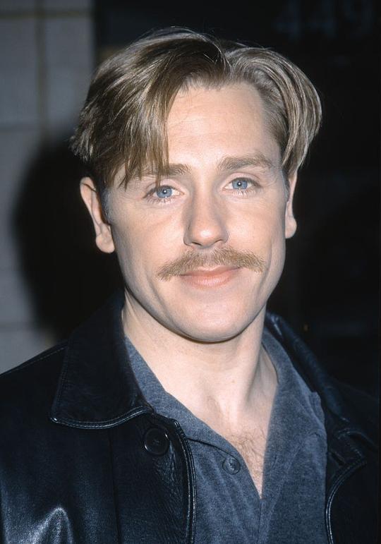 朗·埃达德 Ron Eldard