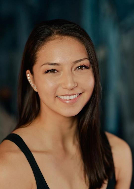 乔·瑙莫娃 Chau Naumova