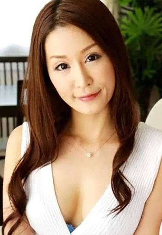 山口真里 Mari Yamaguchi
