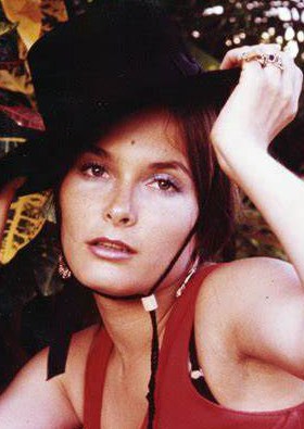 蒂娜·拉塞尔 Tina Russell