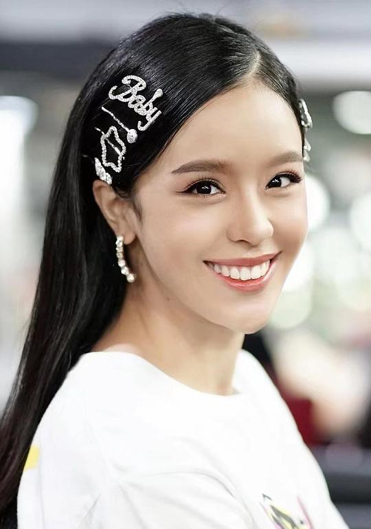 普洛伊派琳·林帕娜宛塔亚浓 Ploypailin Limpanavatayanon