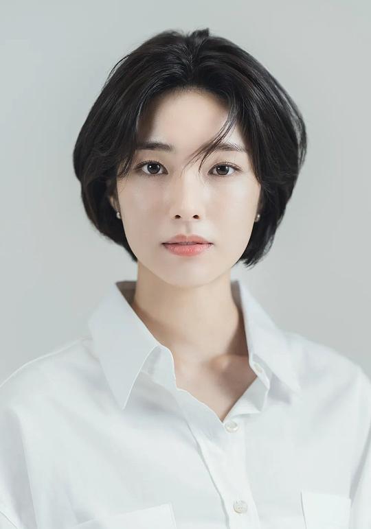 何英 Shin Ha Young