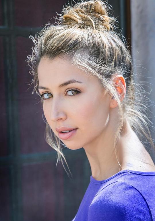 萨莉·克伦 Sally Clune