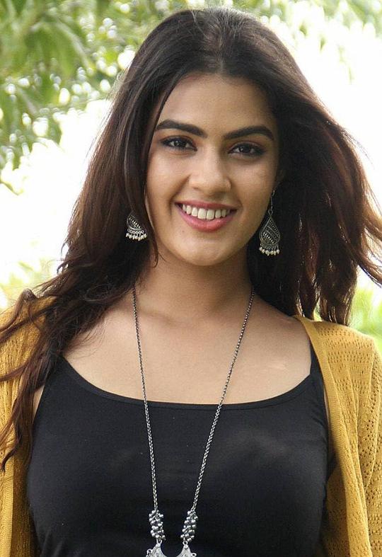 卡维亚·塔帕尔 Kavya Thapar