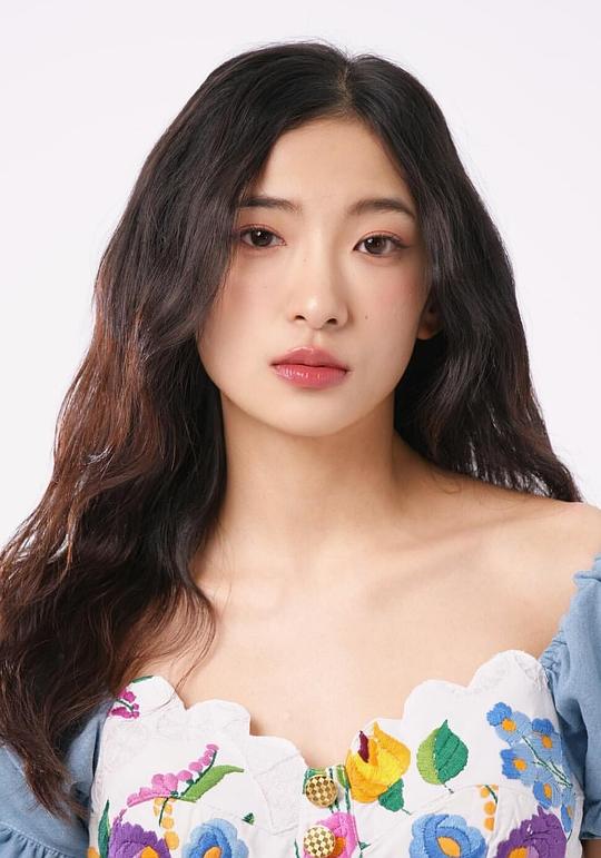 蒂蒂卡亚·奇瓦普雷佐 Thitichaya Chiwpreecha