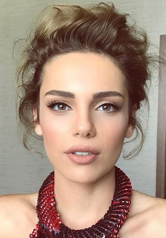 亚古姆鲁.谭里斯威森 Yağmur Tanrısevsin