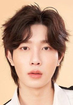 帕林亚功·坎萨瓦 Pharinyakorn Khansawa