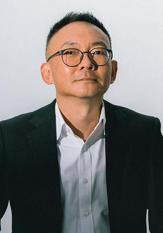 何蔚庭 Wi Ding Ho