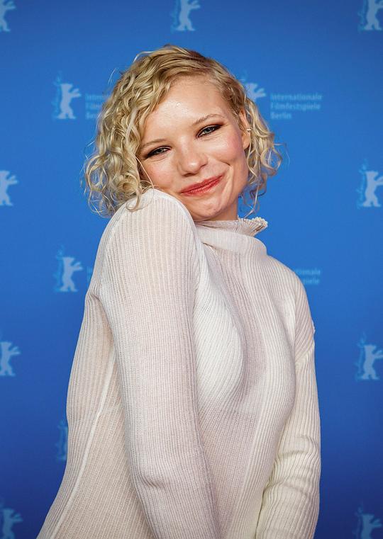 路易莎-塞利娜·加弗龙 Luisa-Céline Gaffron