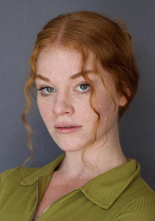 克莱尔·格洛弗 Claire Glover
