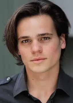 亚伦·达拉·维拉 Aaron Dalla Villa