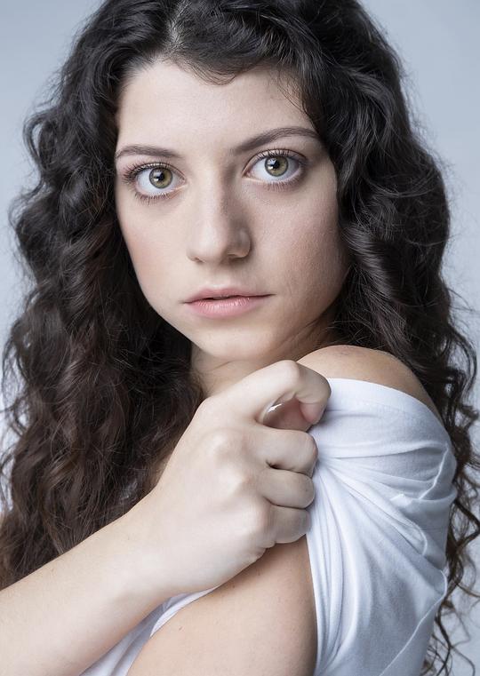 劳拉·乌瓦奇 Laura Ubach