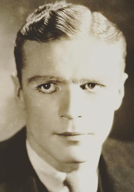 西奥多·牛顿 Theodore Newton