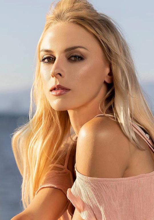 艾米莉娅·戈萨姆 Amelia Gotham