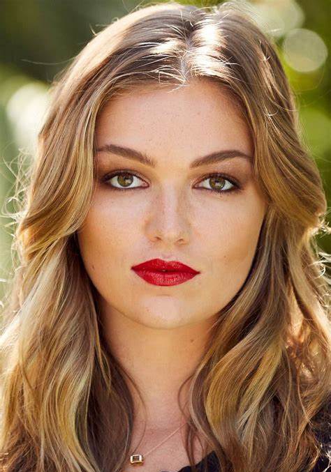 莉莉·西蒙斯 Lili Simmons