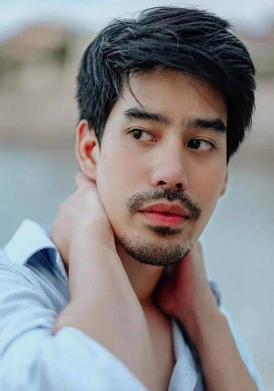 伊玛·阿杜尔亚拉杰 Em Adulyaraj