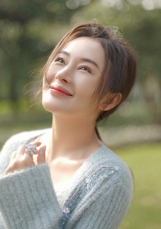 梅凌甄 Lingzhen Mei