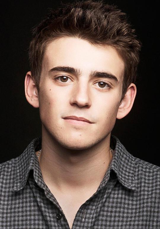 查理·罗 Charlie Rowe