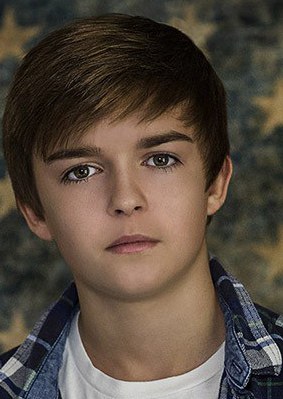 伊桑·安德鲁·卡斯托 Ethan Andrew Casto
