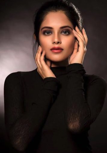 里迪·库马尔 Riddhi Kumar
