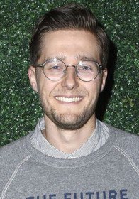 洛威·A·梅耶尔 Lowell A. Meyer