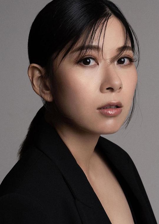 叶中月 Robynn Yip