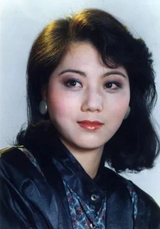 何英 Ying He
