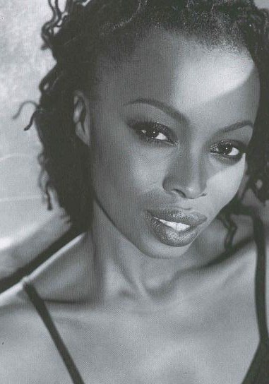 菲娜·奥鲁赫 Phina Oruche