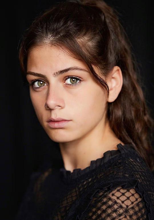 德利娅·阿基尔 Derya Akyol